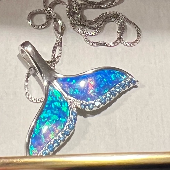 Sterling silver whale tail necklace - Picture 9 of 9